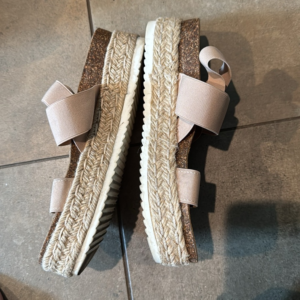 Steve Madden‎ Tan sling backs sandals flip flops size 9 stretch boho hippie